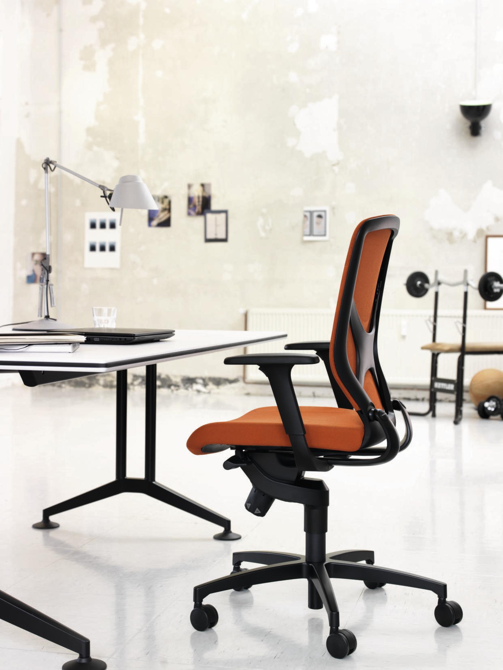 LOGON TABLES by Wilkhahn 031